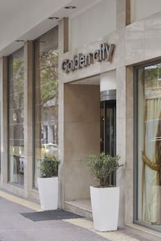 Golden City Hotel	 4